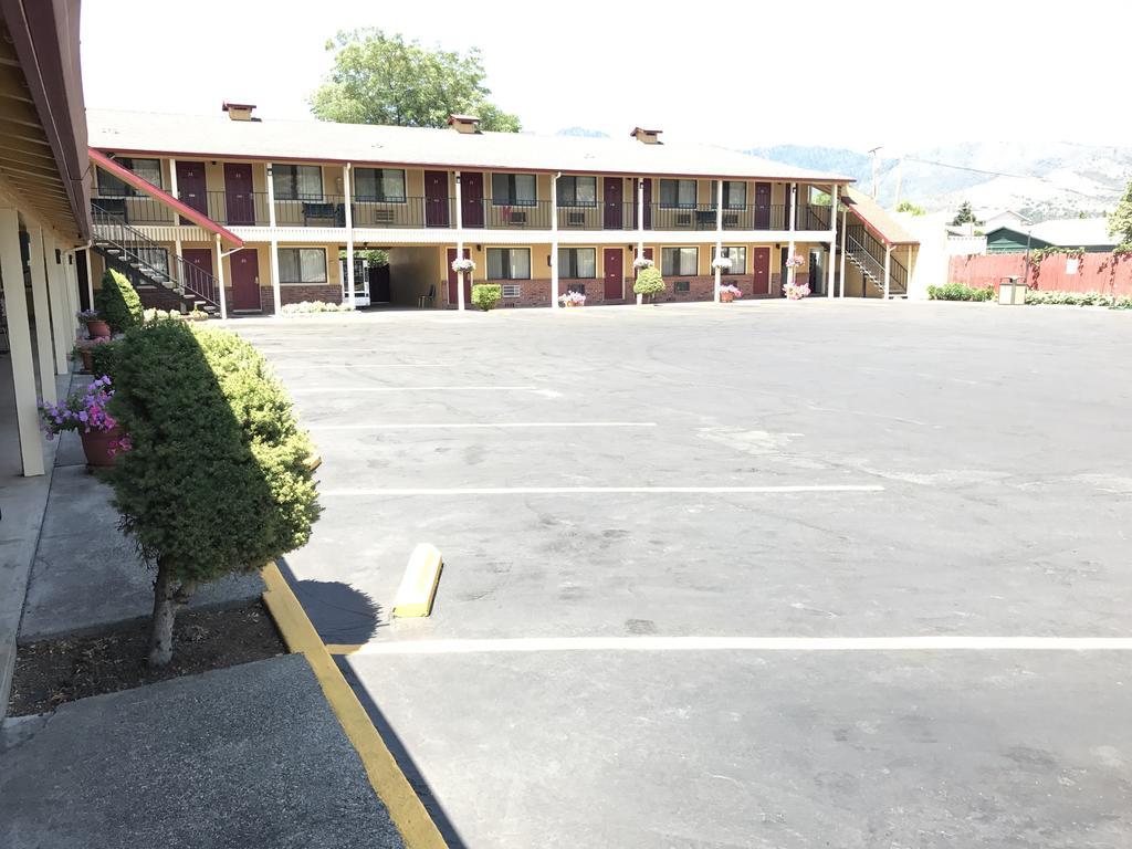 Klamath Motor Lodge Yreka Exterior photo