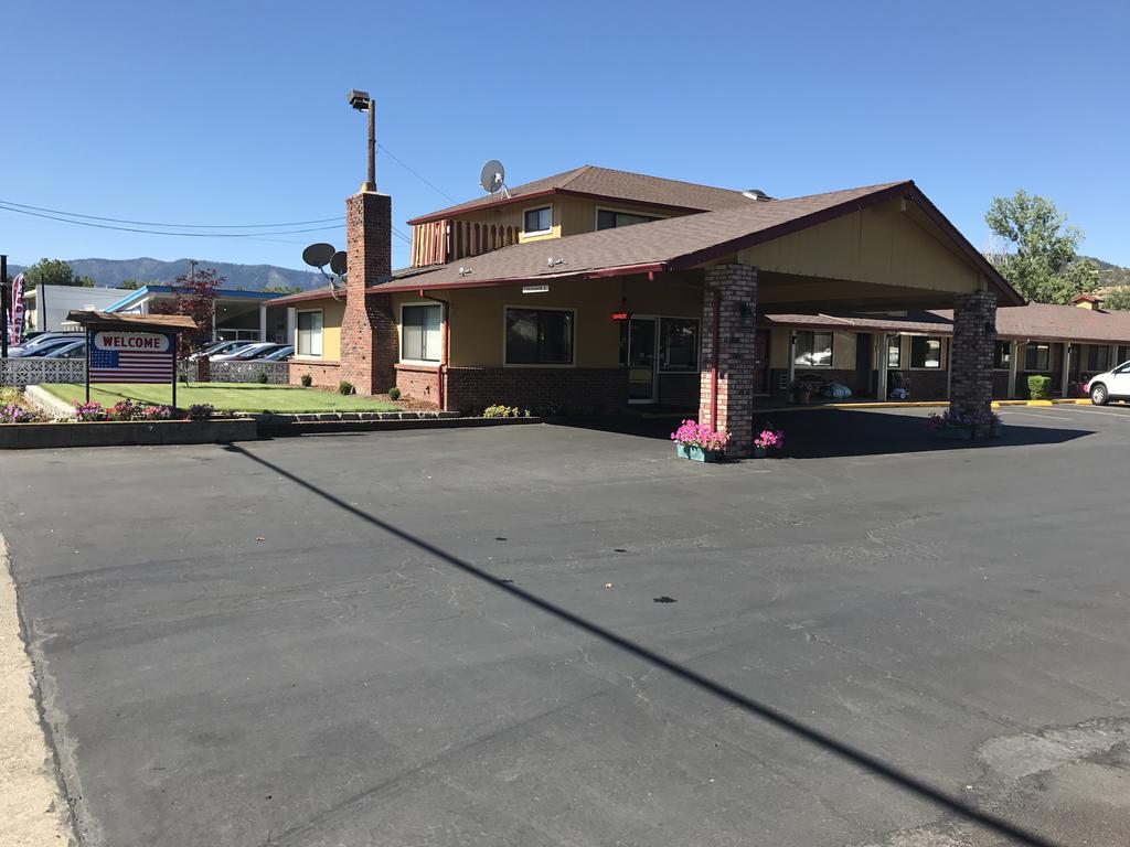 Klamath Motor Lodge Yreka Exterior photo