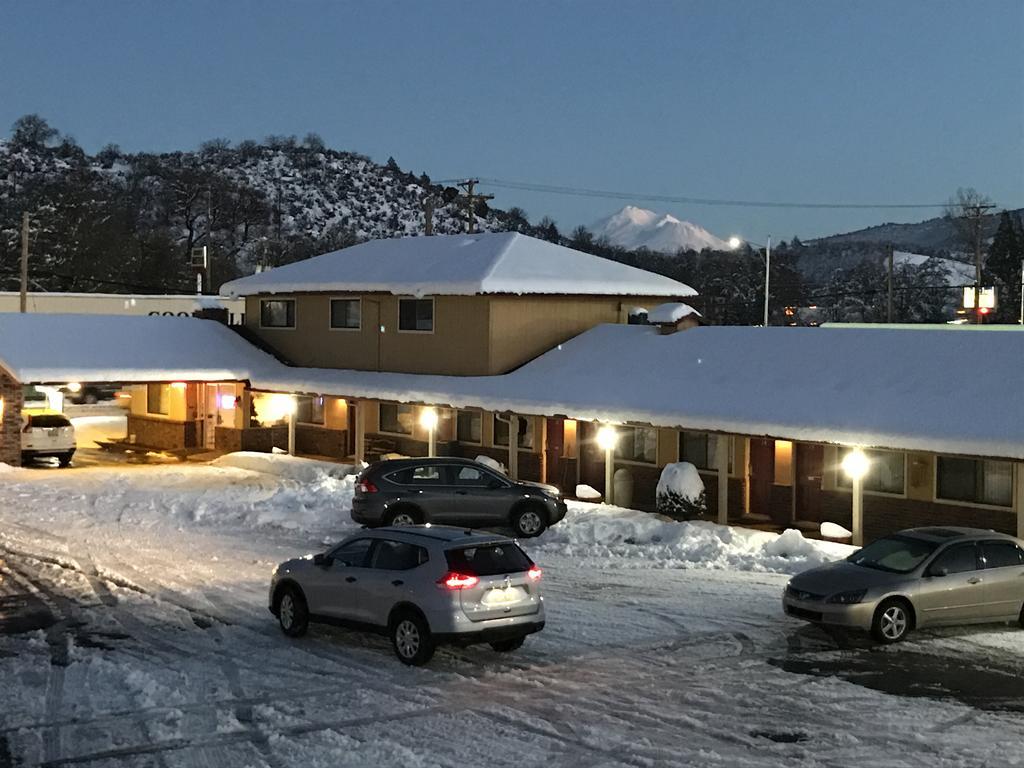 Klamath Motor Lodge Yreka Exterior photo