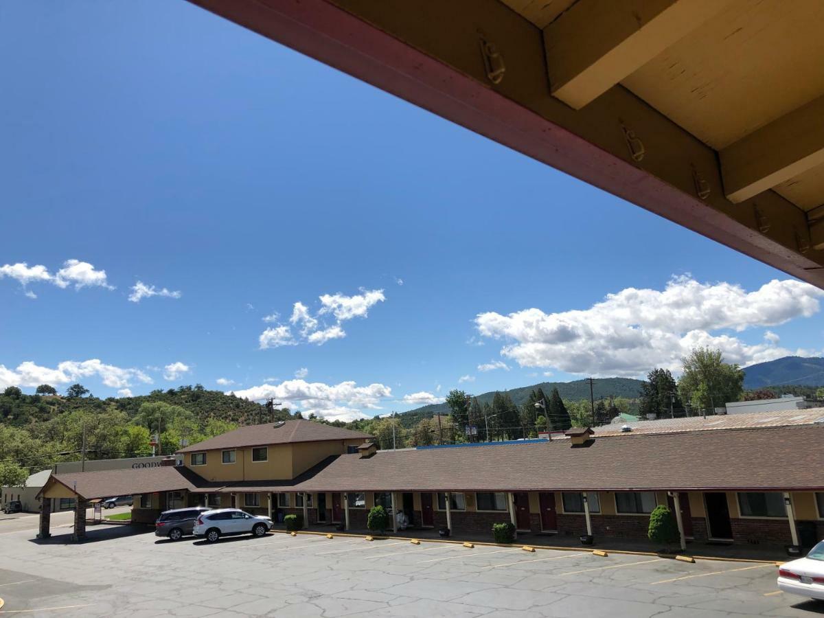 Klamath Motor Lodge Yreka Exterior photo